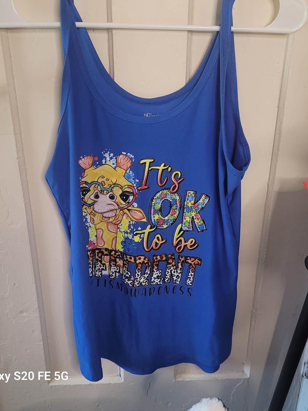 No Boundaries Autism Awareness "It's OK to Be Different" Tank 11-13 Large